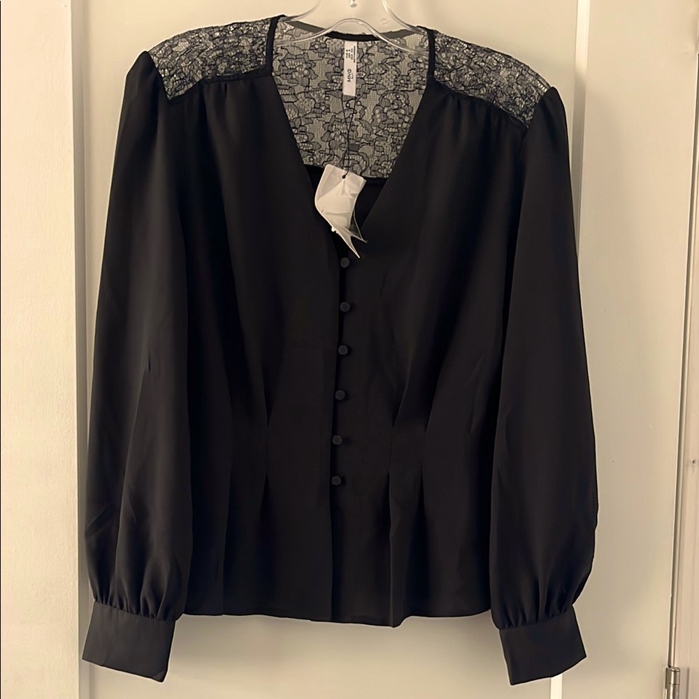 Elegant Black Women's Top with Lace Detail Mng